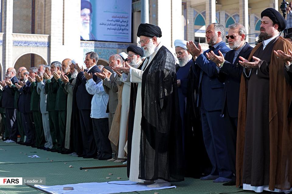 بالصور ... إقامة صلاة عيد الفطر في مصلى الإمام الخميني بإمامة قائد الثورة الإسلامية 