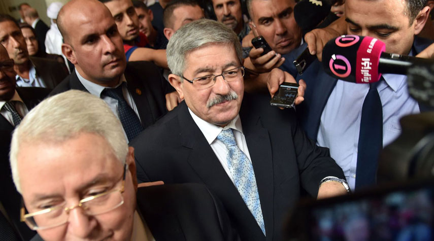 الجزائر تقرر ايداع اويحيى رئيس الوزراء السابق السجن
