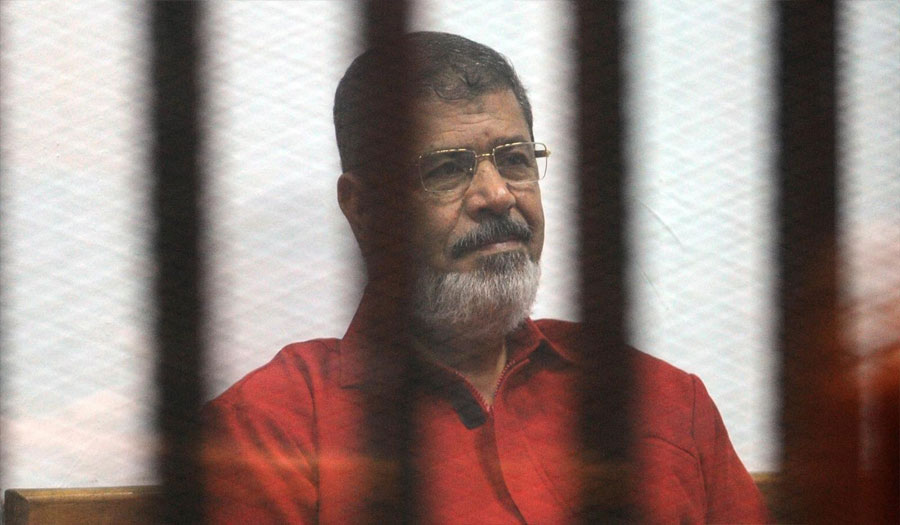 دفن جثمان مرسي في القاهرة والنيابة المصرية تكشف تفاصيل وفاته