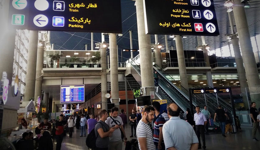 الحكومة الايرانية تقرر عدم ختم جوازات السياح الاجانب في المطارات 