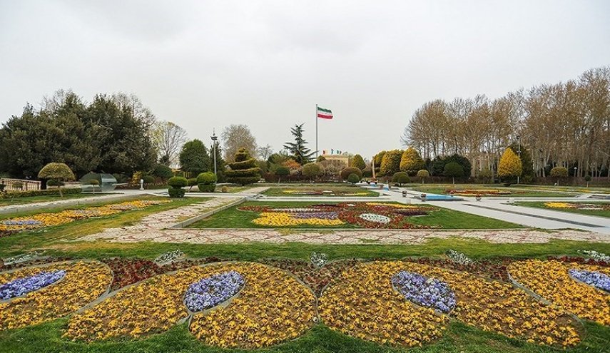 بالصور ..."حديقة الزهور" في مدينة إصفهان