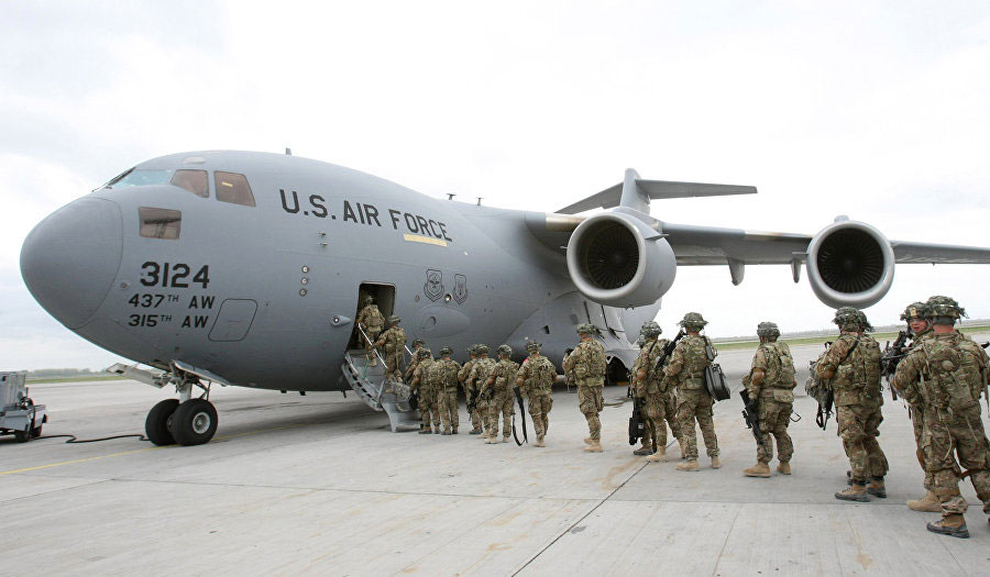 القوات الأمريكية تستعد لإجلاء 400 موظف من قاعدة بالعراق