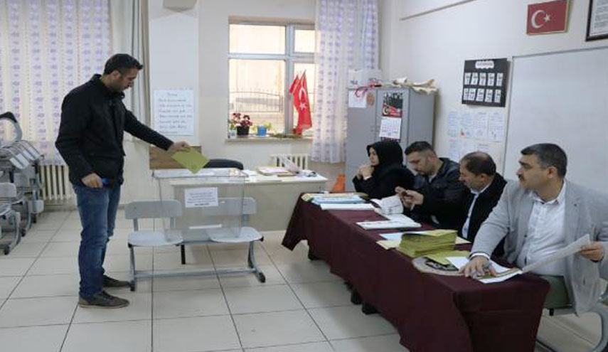 مواطنو اسطنبول يتوجهون لانتخاب رئيسا لبلديتها 