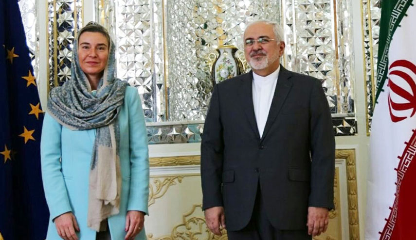ظريف يؤكد عزم ايران في الاستفادة من حقوقها وفق الاتفاق النووي 