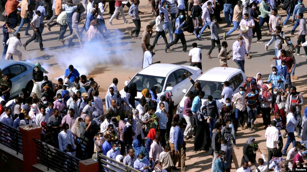 المعارضة السودانية تدعو للتوجه إلى القصر الرئاسي بعد مقتل متظاهر