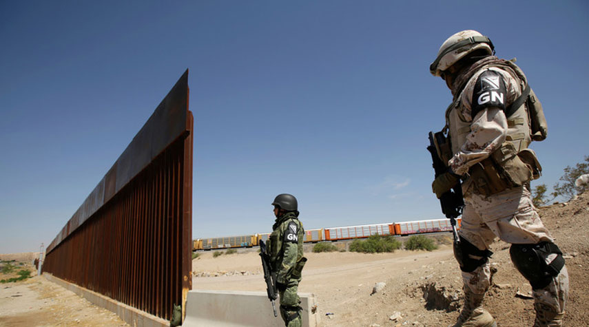 المكسيك تعتقل 51 مهاجرا غير شرعيين