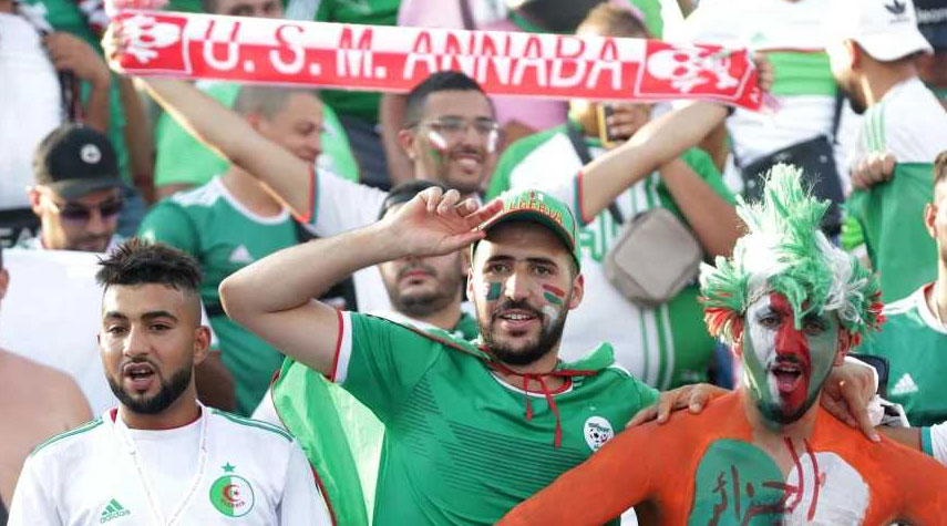 الجزائر تحتفل بتأهل المنتخب الى نصف النهائي في كأس افريقيا
