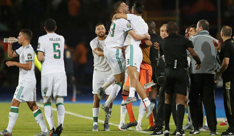 الجزائر تتأهل لنهائي كأس إفريقيا بهدف قاتل