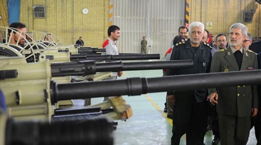 وزير الدفاع الايراني يتفقد خطوط انتاج مدافع هاون "ميثاق" وهويتزر