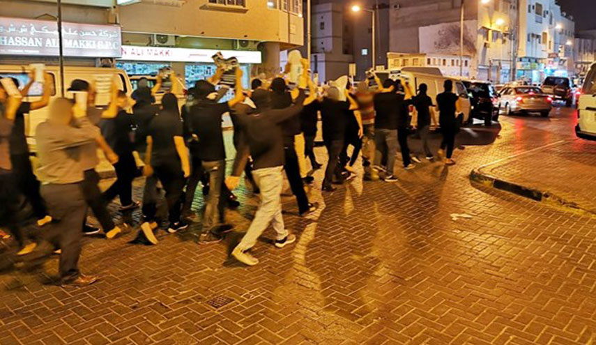 احتجاجات تعم البحرين تنديدا باعدام السلطات شابين بحرينيين 