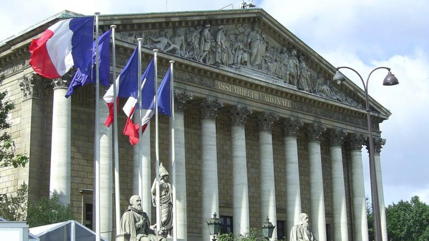 فرنسا تعارض القرار الامريكي لفرض حظر على ظريف