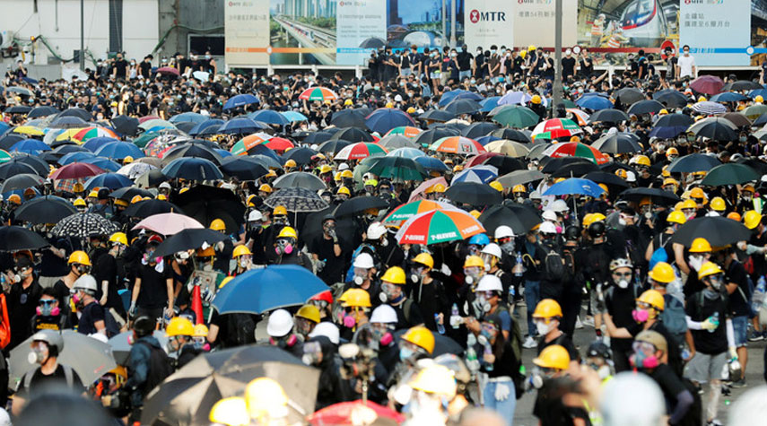الإضراب العام يشلّ هونغ كونغ وسط استمرار الاحتجاجات