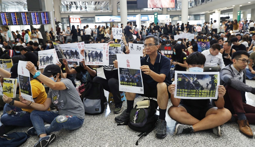حكومة هونغ كونغ تحذر من أزمة اقتصادية خطيرة 