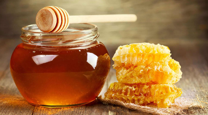 10 فوائد مدهشة للعسل على صحة الشعر والبشرة