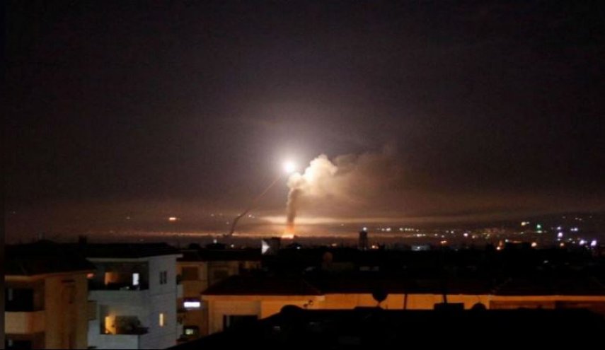 الدفاعات السورية تدمر صاروخا معاديا في سماء مصياف