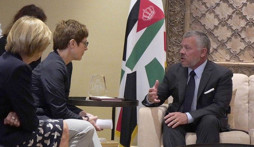 ملك الأردن يبحث مع وزيرة الدفاع الألمانية مكافحة الإرهاب 