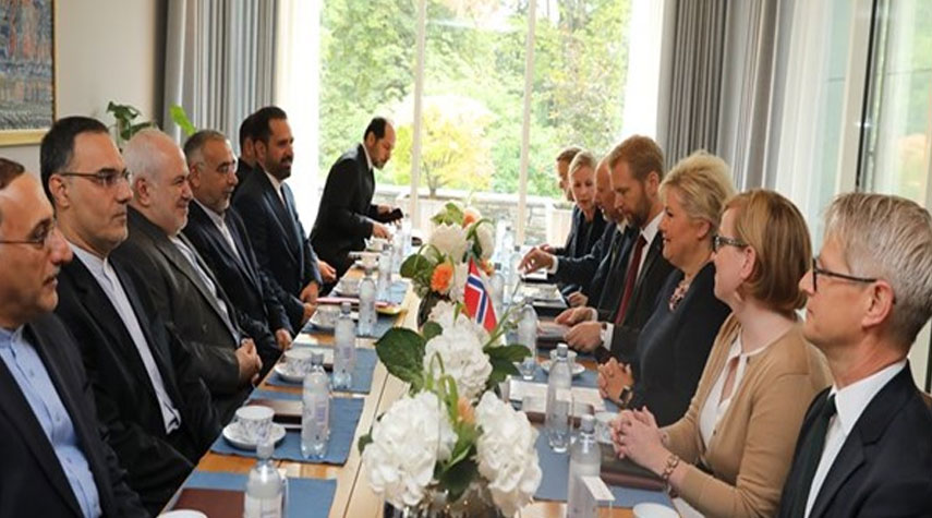 ظريف يبحث مع رئيسة وزراء النرويج العلاقات الثنائية والقضايا الدولية