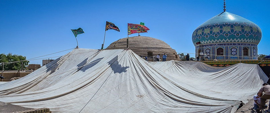 بالصور.. نصب خيمة عزاء الإمام الحسين (ع) في مدينة قم