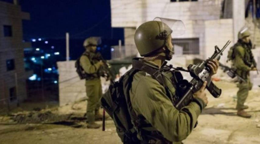 الاحتلال يشن حملة اعتقالات ومداهمات في الضفة الغربية