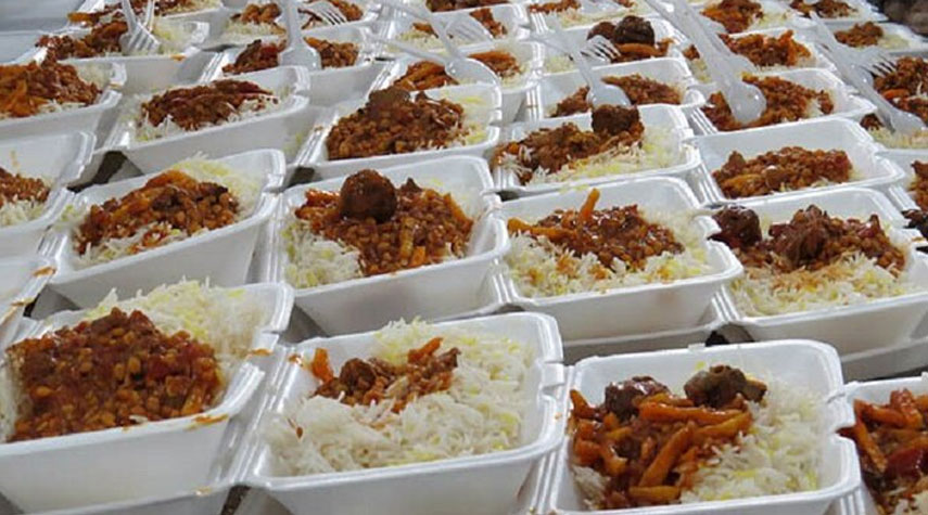 مائدة النذور الحسينية في ايران تتسع لجميع المعزين