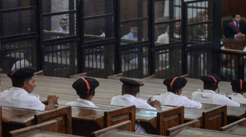 الحكم على قيادات إخوانية بالسجن المؤبد في مصر