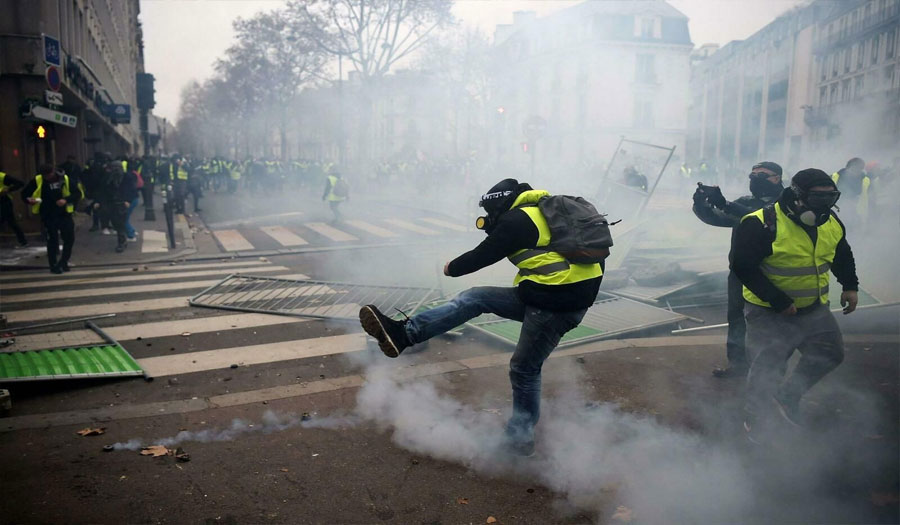 فرنسا تعتقل العشرات من محتجي "السترات الصفر"