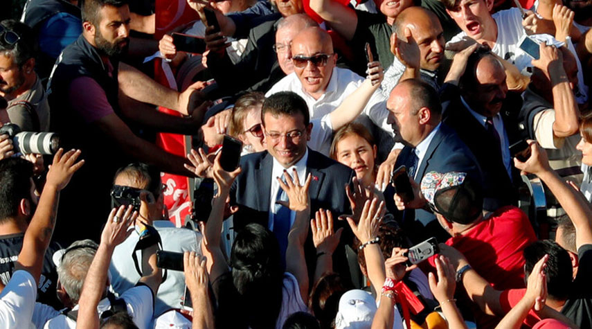 الحكومة التركية تنفي نيتها عزل عمدة اسطنبول المعارض