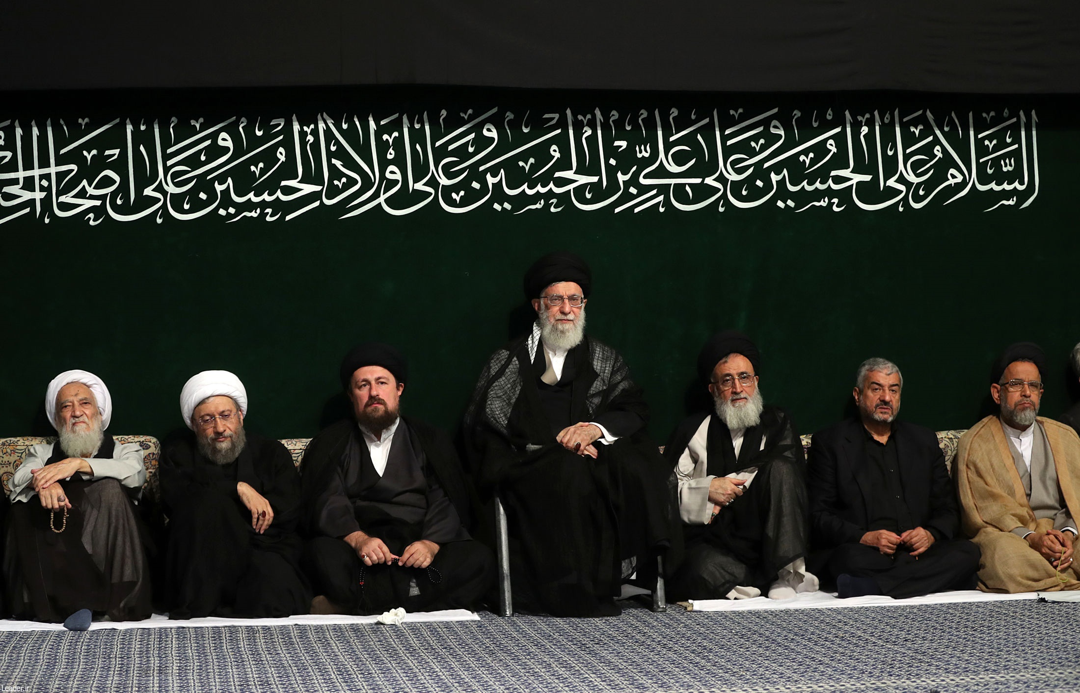 بالصور.. الليلة الأخيرة من مجلس العزاء الحسيني بحضور الإمام الخامنئي 