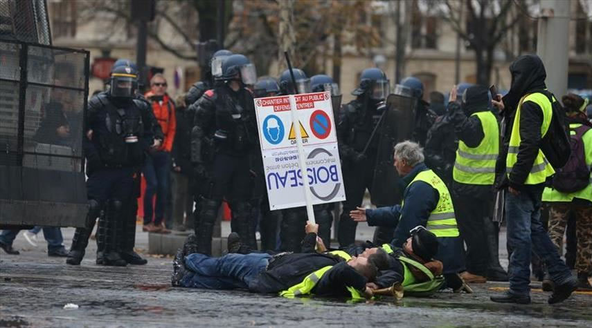 إضراب عمال المواصلات يشل الحركة في باريس