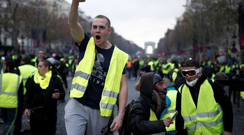 اشتباكات في فرنسا مع المشاركين في مسيرات السترات الصفراء
