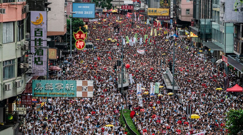 متظاهرو هونج كونج يدعون بريطانيا للضغط على الصين