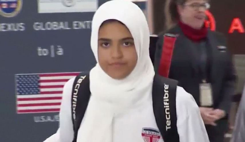الخطوط الكندية تجبر فتاة مسلمة على خلع حجابها أمام الركاب 