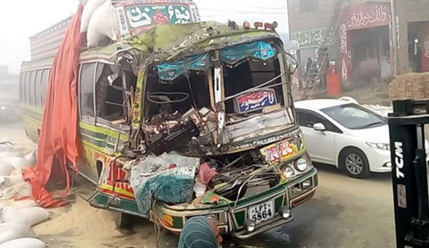 باكستان: مقتل 26 شخصا في حادث تحطم حافلة شمالي البلاد 