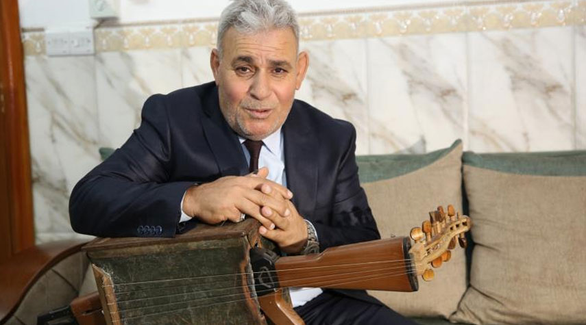 عراقي يحول بندقية كلاشينكوف لآلة موسيقية