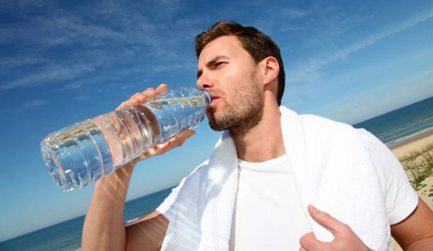 مفاجأة... الماء ليس المشروب الافضل عند شعورك بالعطش