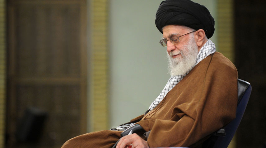 قائد الثورة الاسلامية يبلغ الخطوط التشريعية العامة في البلاد