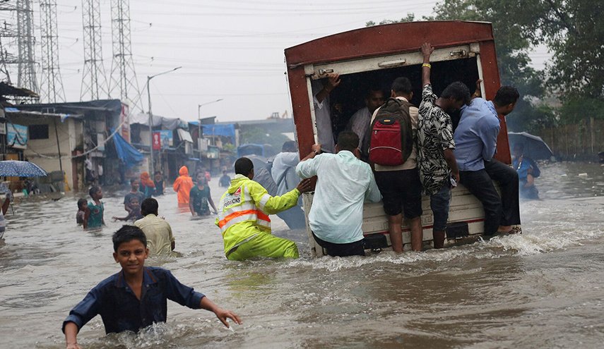 140 قتيلا آخر حصيلة ضحايا الأمطار في الهند