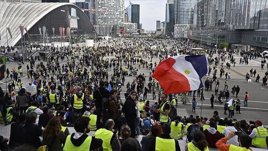 اعتقالات فرنسية خلال تظاهرات لـ"السترات الصفراء"