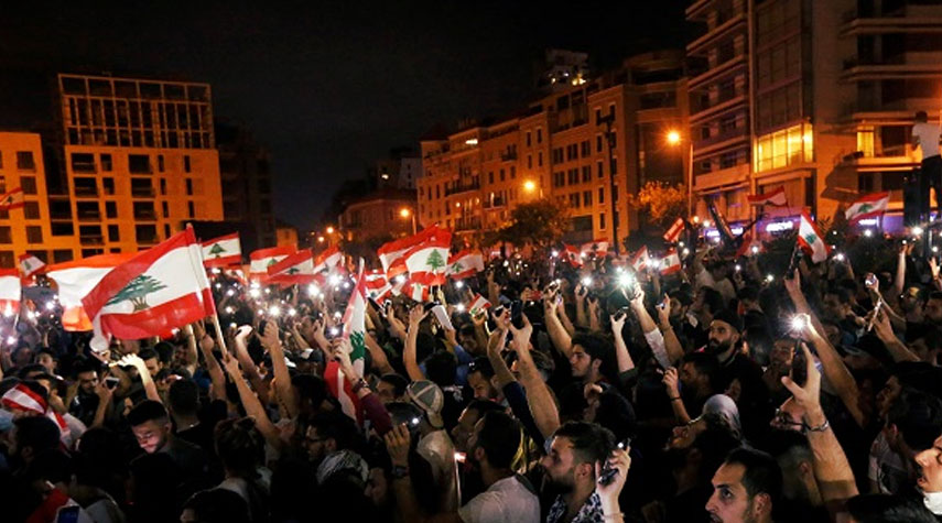 اللبنانيون يرفضون قرارات الحكومة ويتعهدون بمواصلة التظاهر