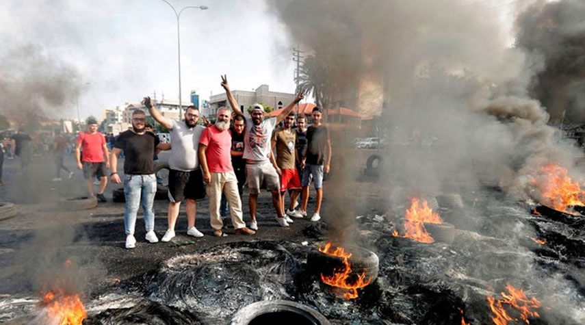 بين السياسية والشارع: لبنان إلى أين؟