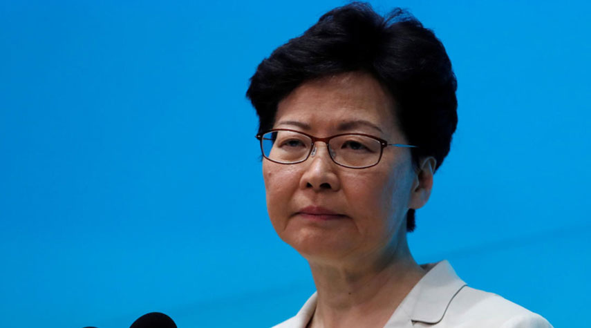الصين تعتزم إقالة رئيسة السلطة التنفيذية في هونغ كونغ..