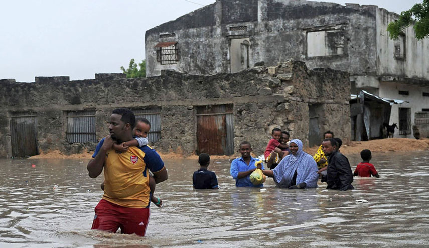 بسبب الفيضانات نزوح 140 ألف شخص من وسط الصومال