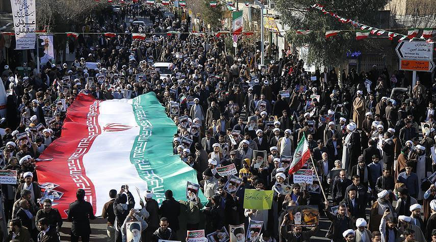 الإيرانيون يحيون ذكرى اليوم الوطني لمقارعة الإستكبار