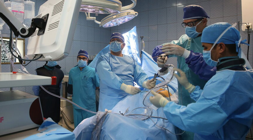 لأول مرة في ايران؛ عملية جراحية للإنزلاق الغضروفي عبر التنظير الداخلي / صور
