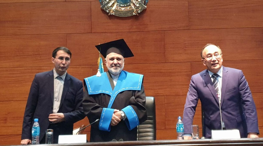 جامعة كازاخية تمنح ظريف درجة "البروفيسور الفخري"