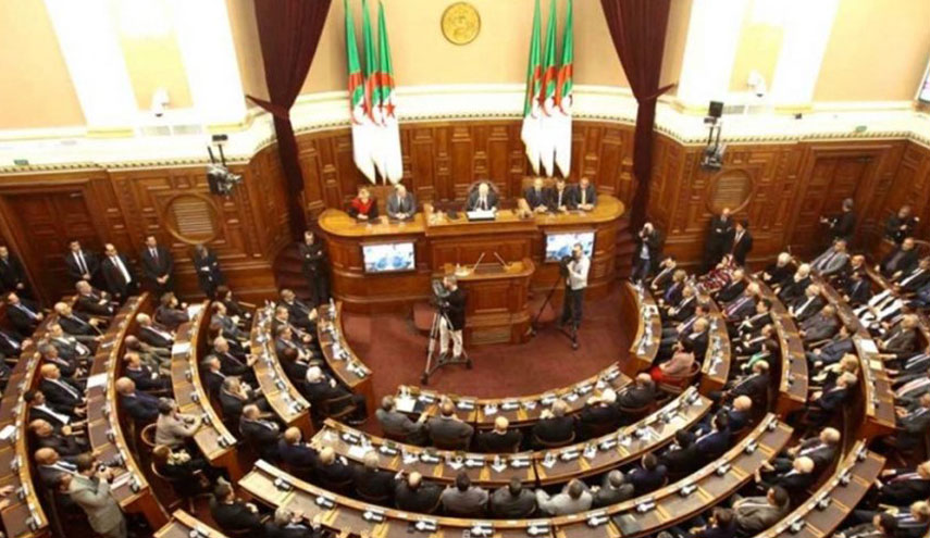 البرلمان الجزائري يتبنى قانونا اقتصاديا مثيرا للجدل 