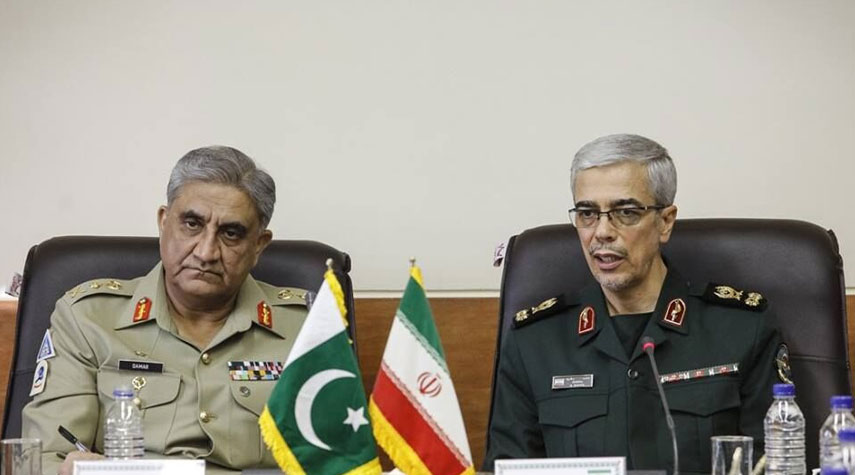 اللواء باقري يلتقي قائد عام الجيش الباكستاني في طهران..ماذا دار بينهما؟