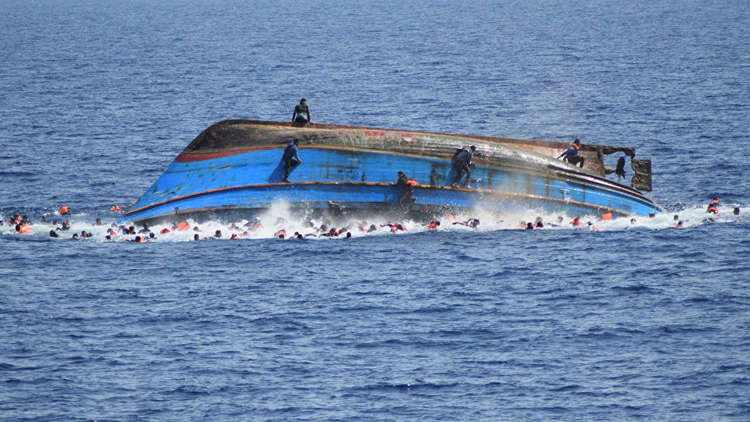 البحرية الليبية تنقذ 284 مهاجرا