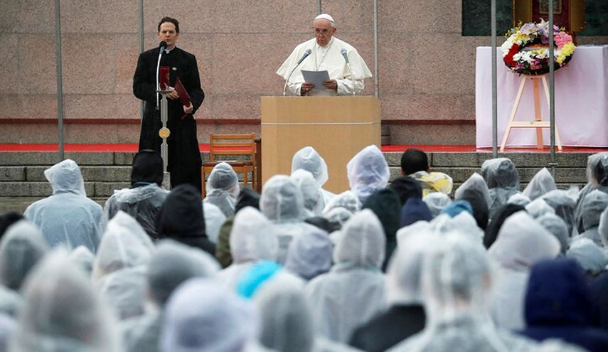 البابا فرنسيس يدعو إلى عالم خال من السلاح النووي