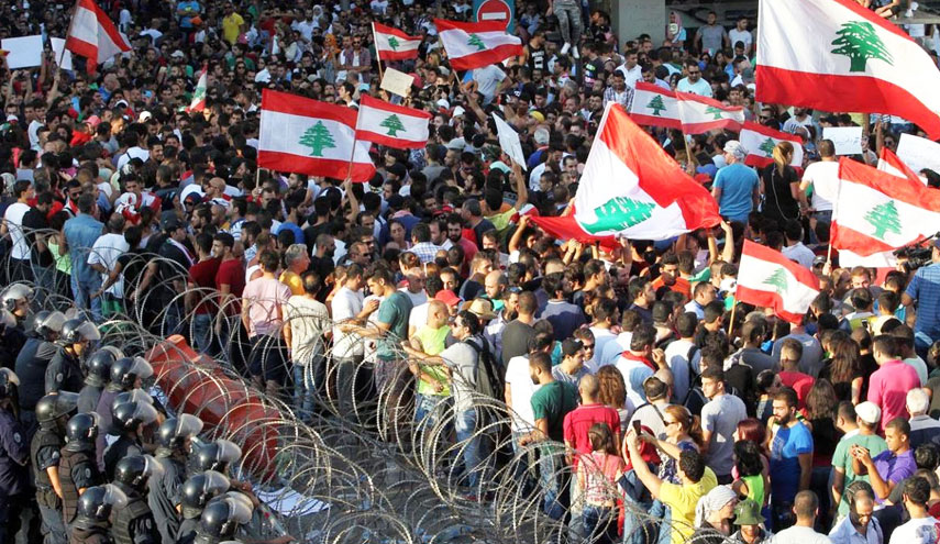 مظاهرة حاشدة قبالة السفارة الأمريكية في بيروت تنديداً بالتدخل الامريكي
